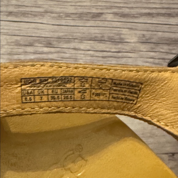 Uma Wedge - Picture 7 of 7